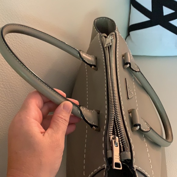SOLDā¼ļøAuthentic Prada Handbag with shoulder strap - Picture 14 of 15